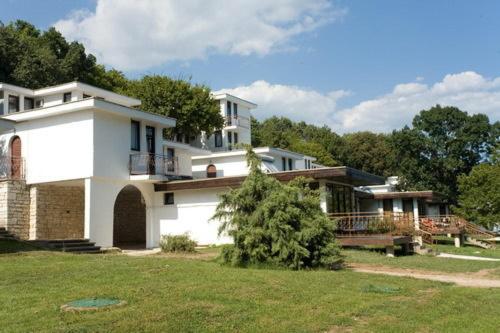 Rusalka Holiday Village Kamen Bryag Εξωτερικό φωτογραφία
